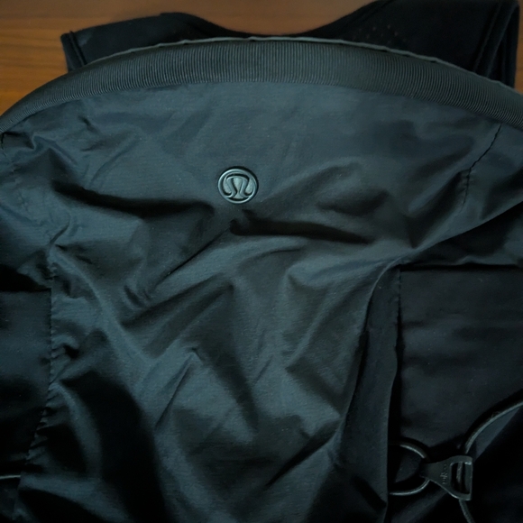 Lululemon Run All Day Backpack 13L Black Pre Owned Pack - Picture 2 of 5